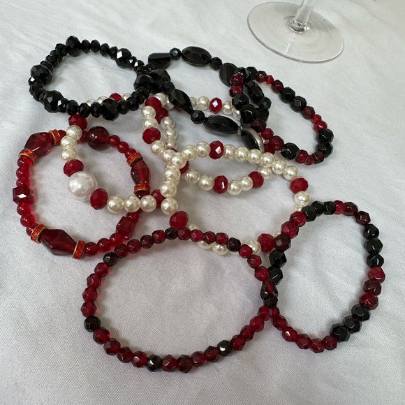 Set of 9 black red and pearl glass bead stretch bracelets - Picture 3 of 7